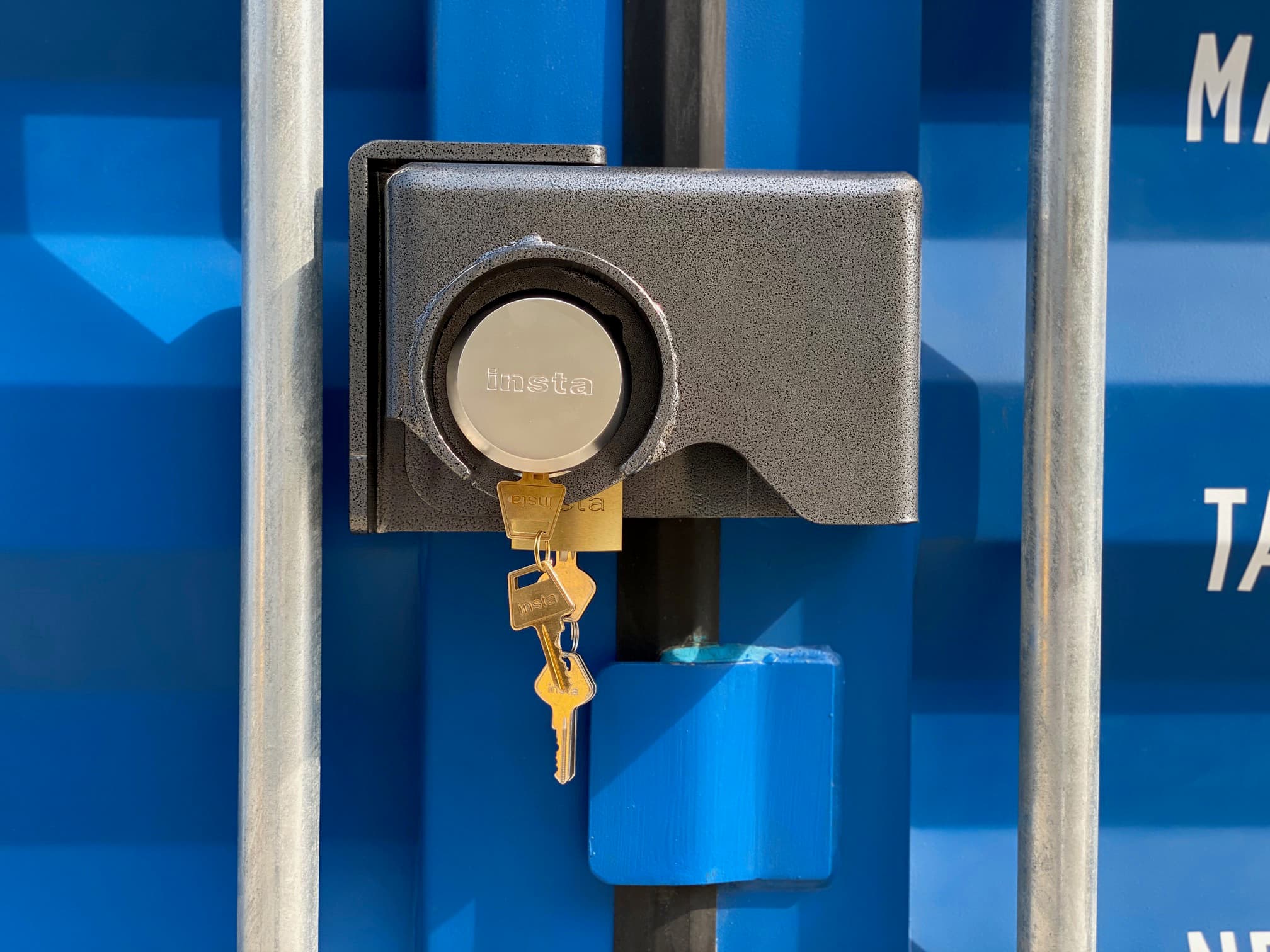 3234 INSTA Bolt-On Combo Lock Box-with keys7edit.jpg